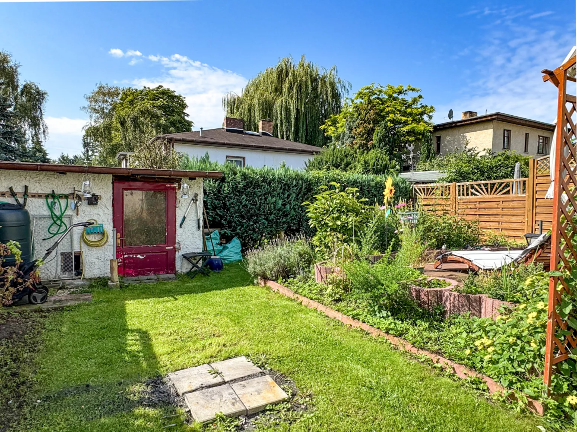 Privater Garten mit Grünfläche bei einer Erdgeschosswohnung in Berlin-Biesdorf