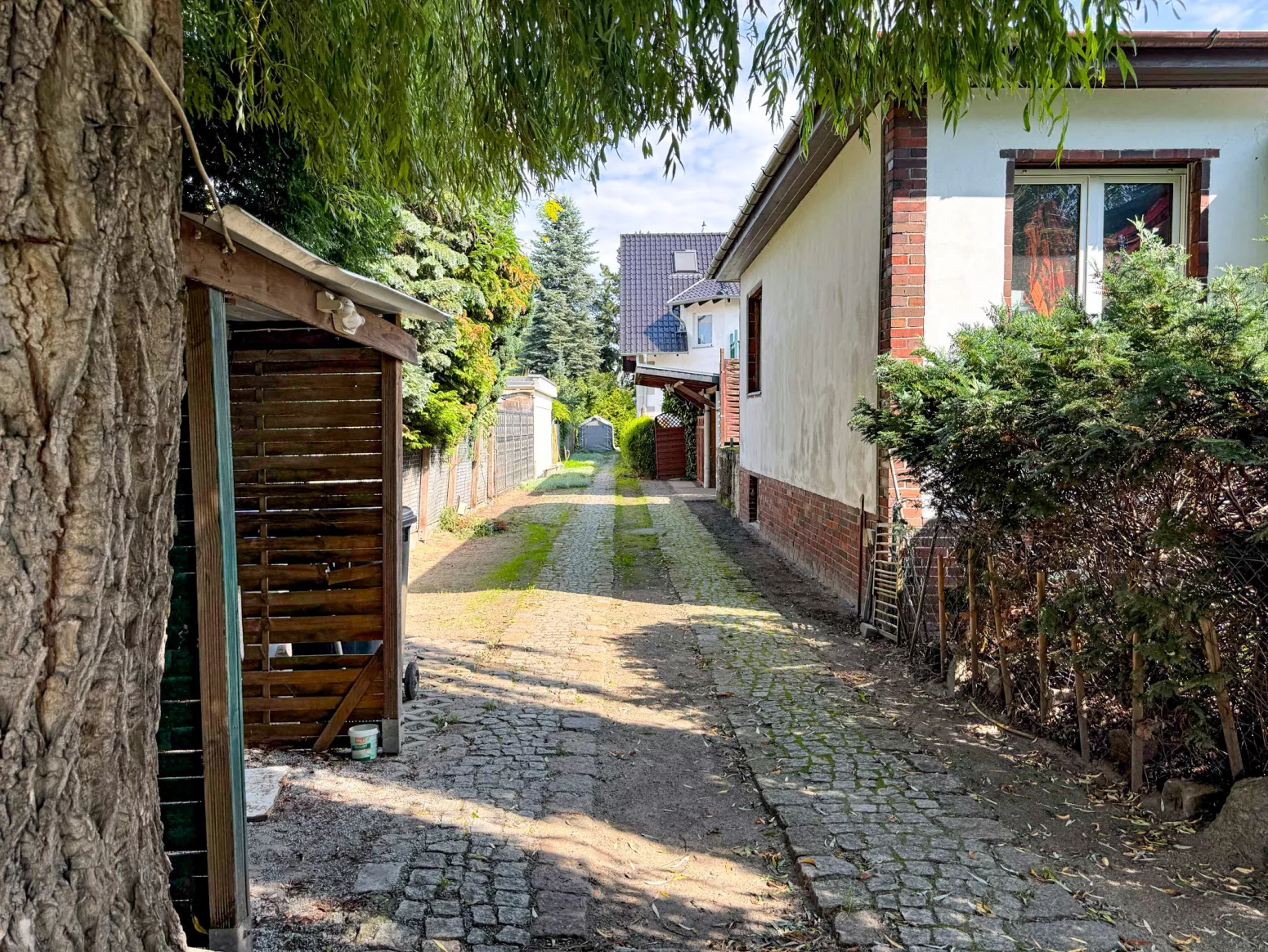 Zufahrt und Erschließung der Wohnanlage in ruhiger Lage von Berlin-Biesdorf